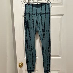 Lululemon leggings size 6